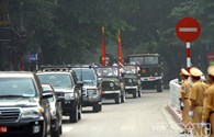 Đoàn xe di cữu Đại tướng Võ Nguyên Giáp trên đường ra sân bay